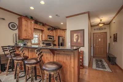 Image de 2br Village At Indian Point 1904 near Sdc - Free Tickets Daily up to $500