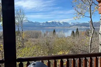 Image de Spacious 4-bedroom overlooking Henry's Lake! 20 minutes from Yellowstone Park! !