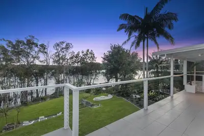 Image de Blue Bell Luxe Cottage - Your lagoon front haven, Calm and Gorgeous!