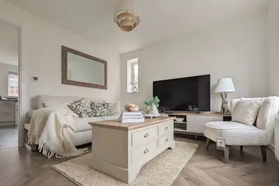 Image de Cotswold Green - a cosy family home with free parking!