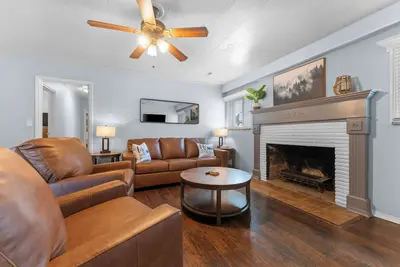 Image de Spacious 3 Bedroom suite close to Table Rock Lake!