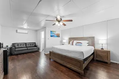 Cozy Lake Getaway Retreat!