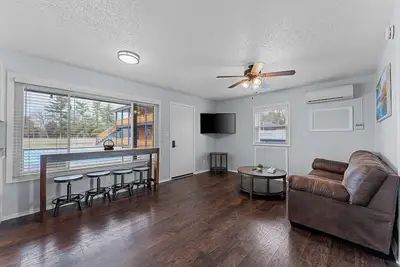 Image de 2 Bedroom suite close to Table Rock Lake and Silver Dollar City!