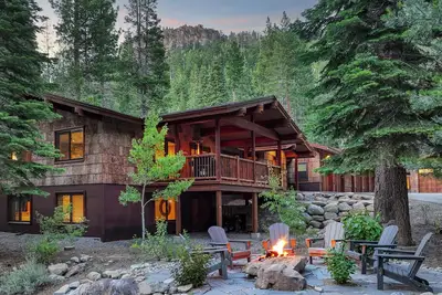 Image de Riverfront 3br ~ Heated Floors + Firepit
