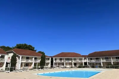 Image de 074 - Appartement dans une résidence privée avec piscine