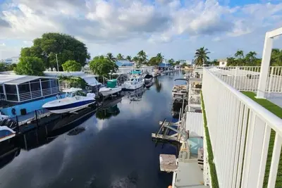 Image de 3 Rooms Stunning Paradise Waterfront Getaway! Ocean access in Key Largo Florida.