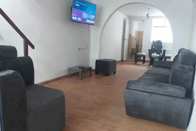 Image de La casa está ubicada cerca al centro, parqueadero gratis para vehĂculo mediano.