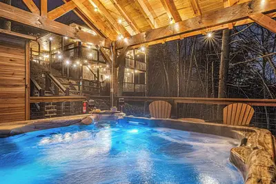 Image de Creek · Sauna & Hot Tub · Cabin · Game Room