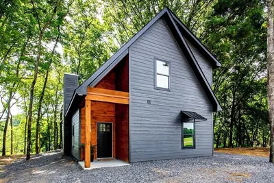 Image de Brand New waterfront cabin on The Little Red River with huge dock, arcades &WiFi