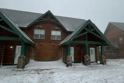 Image de Camp 4 #7:  2 Bedrooms, 2. 5 Baths: Slope Side, Gas Fireplace.