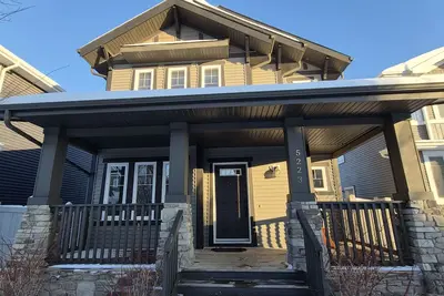 Image de Sean Comfy Home Modern Escape in Edmonton – Near Northgate