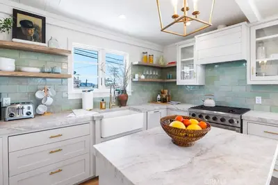 Charming Bungalow meticulously\nfurnished and designed.