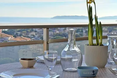 Image de Studio cabine 3 personnes - Vue mer - Climatisation - Piscine et tennis résidence - WiFi -. . .