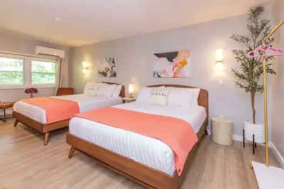 Image de Aster- Deluxe Double Queen Studio at The Dogwood