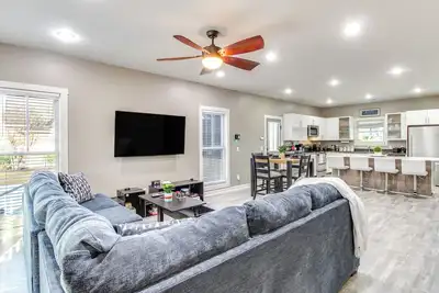 Image de Private Pool & Game Room: Home Near Savannah