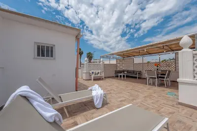 Image de Appartement \"Stonehouse Oasis\" avec terrasse privée, Wi-Fi et climatisation