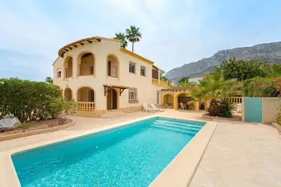 Villa 'Belmonte' avec vue sur les montagnes, Wi-Fi et climatisation