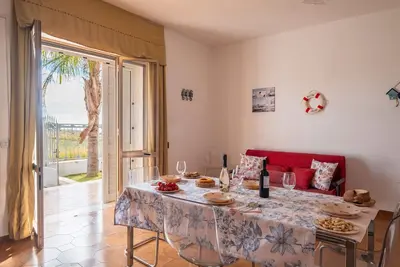 Maison de vacances 'Villetta Privata Hoana Sul Mare' avec vue sur la mer, jardin et climatisation