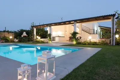 Image de Belle maison de vacances privée avec piscine privée, climatisation, Wifi, Tv, véranda et parking