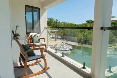 Image de Canalfront Balcony | Gazebo | Fire Pit | Near Lake