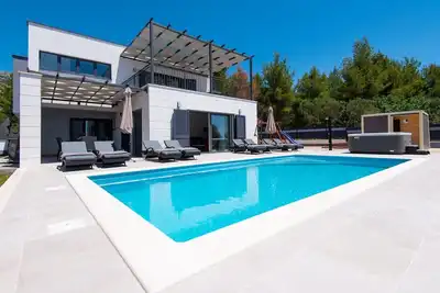 Image de Villa Maslina - For bedroom villa with outdoor pool