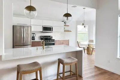 Image de Charming & Bright Retreat - Luxe Pool - Golf Views!