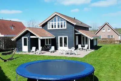Image de The Black House - Luxurious Holiday Villa in Zeewolde.