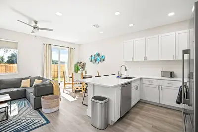 Image de 4 Bed Wpb - Home Near 95, Airport, Dt & Beaches