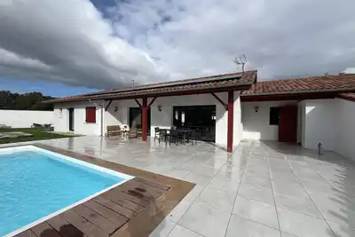 Image de Cambo-les-Bains : Maison 3 Pièces, Piscine Privée, Internet, Parking