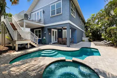 Image de Rollin' wth the Waves by Beach Boutique Rentals