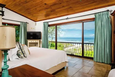 Image de Luxury Beachfront 5 Bedroom Villa on World Famous Tropical Beach