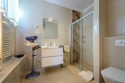 Image de Historic 5-Bedroom Villa Hot tub - Just a 3-Minute Walk to the Old Town