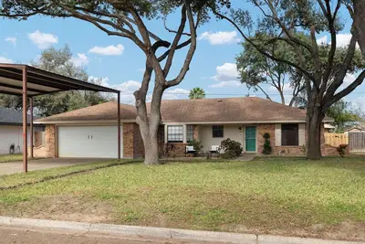 Image de Sharyland Home with Jacuzzi & Playset, Sleeps 11!