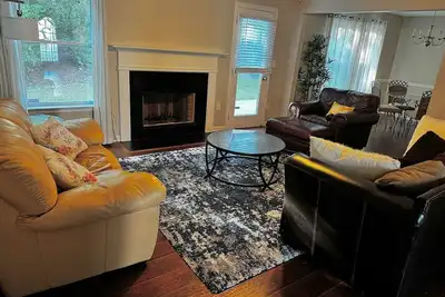 Image de Cozy 3-bedroom building in welcoming Palmetto with WiFi, Ac