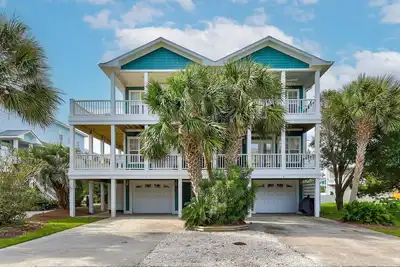 Image de 🌊Carolina Hugs-1 Block from Beach-Spacious Decks-10br🌊