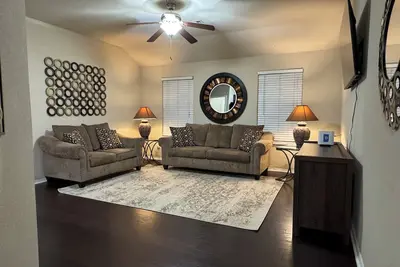 Image de Charming 3-bedroom house in Rogers with WiFi and Ac, Close to attractions