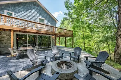 Image de New! Reel Good Times: Lake Access, Private Dock, Hot Tub, Fireplace!