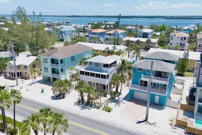 Image de Family-Friendly Duplex Steps from Anna Maria Island's Beaches!