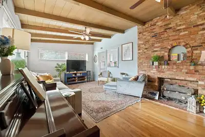 Image de Arboretum Retreat: 3 Bedrooms of Peace & Greenery