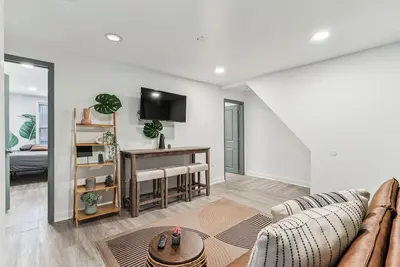 Image de Stylish, Modern 2-Bedroom Retreat, Central with WiFi & Ac