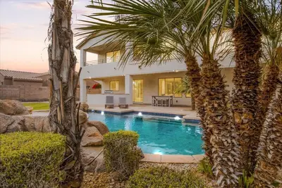 Image de Amazing Litchfield Estate With Backyard Oasis!