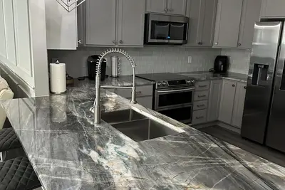 Image de Charming 2-Bedroom Luxury Condo in the heart of vibrant Canton