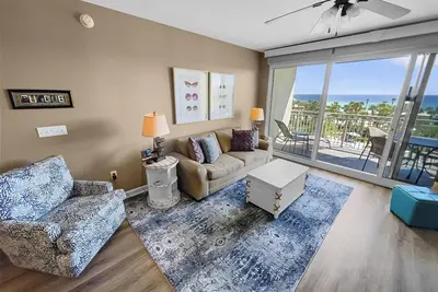 Image de Sterling Shores 415 - Destin, Gulf View, Heated Community Pool, Exercise Room!