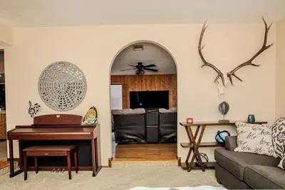 Image de Rustic Charm near Trails & Brews - Pet Friendly enclosed Yard