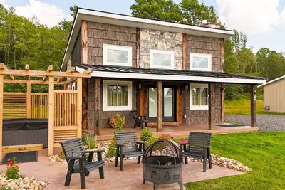 Image de Cabin 4 Two Bed Modern Luxury w Hot Tub