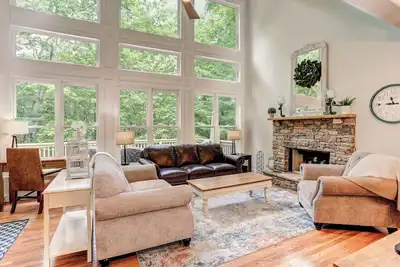 Image de Modern Cabin in Big Canoe. Waterfalls, View, GameRoom, Dog friendly
