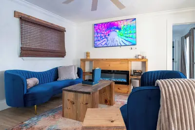 Image de Luxury St Pete Pool Home-2. 6mi to beach-Jetted Tub