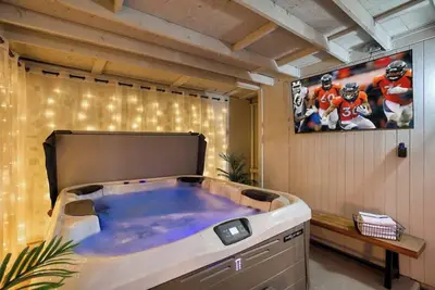 Image de Walk to Old Town! Hot Tub • Game Room • Glow Golf • Pet Friendly • Sleeps 14