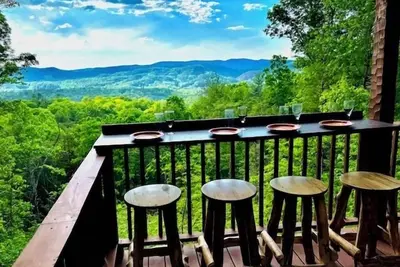 Image de Views! - June dates! - King Bed - Pets Welcome