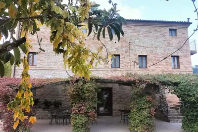 Image de Cottage on the Marche hills with swimming pool.